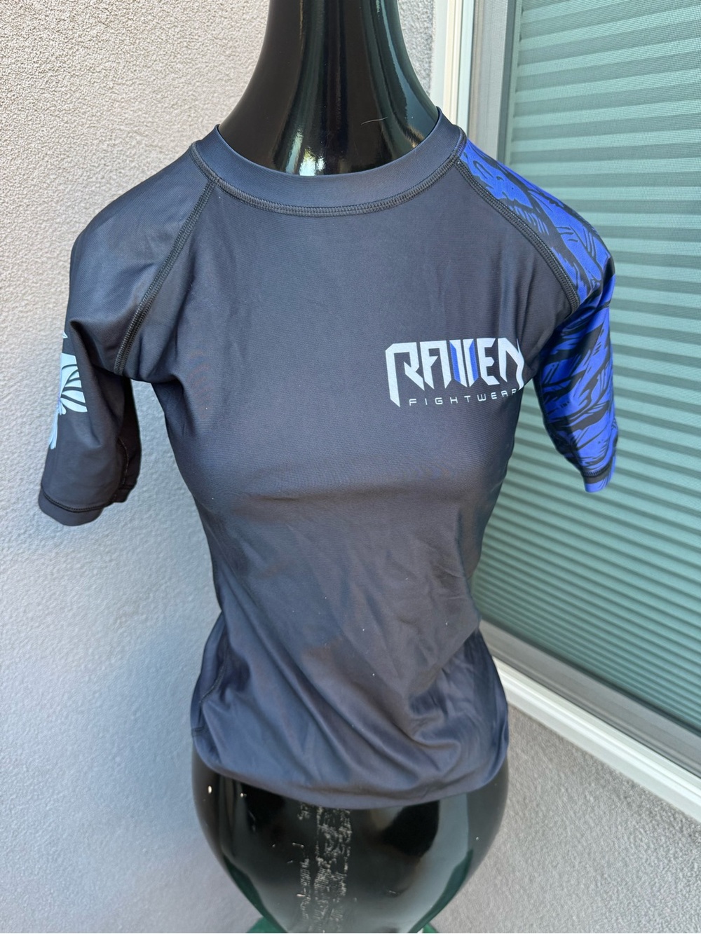 Raven Fightwear Short Sleeve Athletic Top – Blue Feather Design – Size S (17x23)